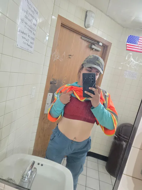 Just a little on/off to brighten your day! 😁 (F)