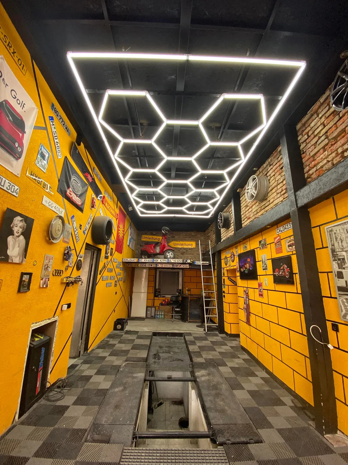 Good evening gentlemen and ladies respectively, i would like to present you my hobby garage