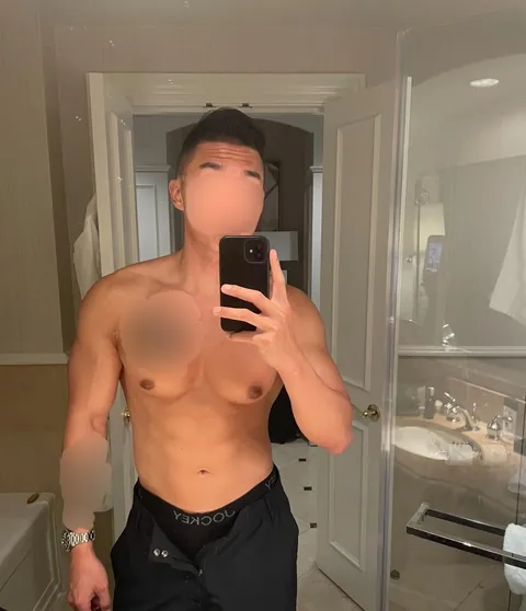 Your Korean Texan oppa 🫶🏻 if you know me, no you don’t 🤫