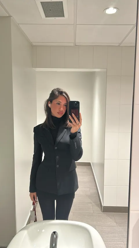 Just lost my job.. Here are some of my favourite work fits as a reminder that some places rlly don’t deserve you ♥️