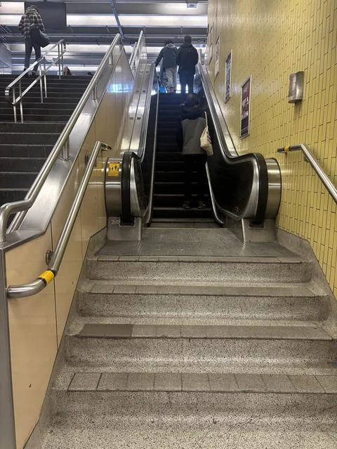 [OC] This dumbass escalator.