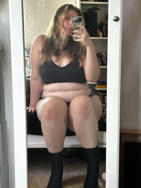 [F20] Was requested to take some sitting pics, but I can’t hide my true physique when I sit