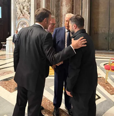 Macron, Starmer, Trump and Zelensky conferring at the Vatican