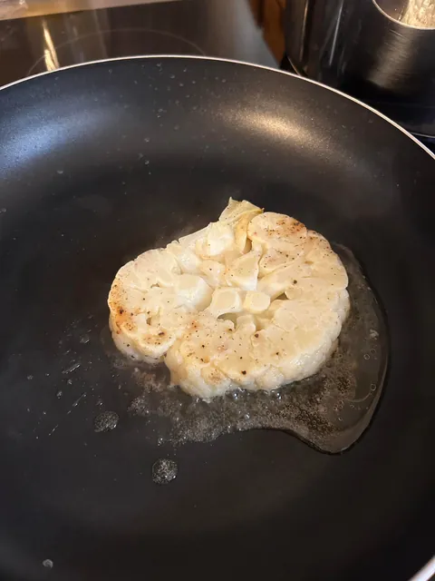 [homemade] Cauliflower steak with leek sauce
