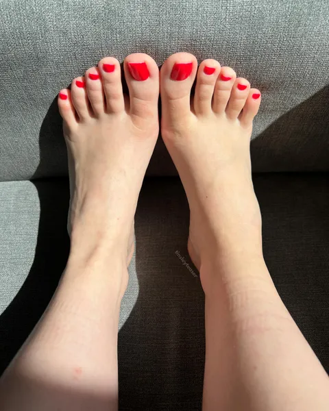 Red toes are always a good idea
