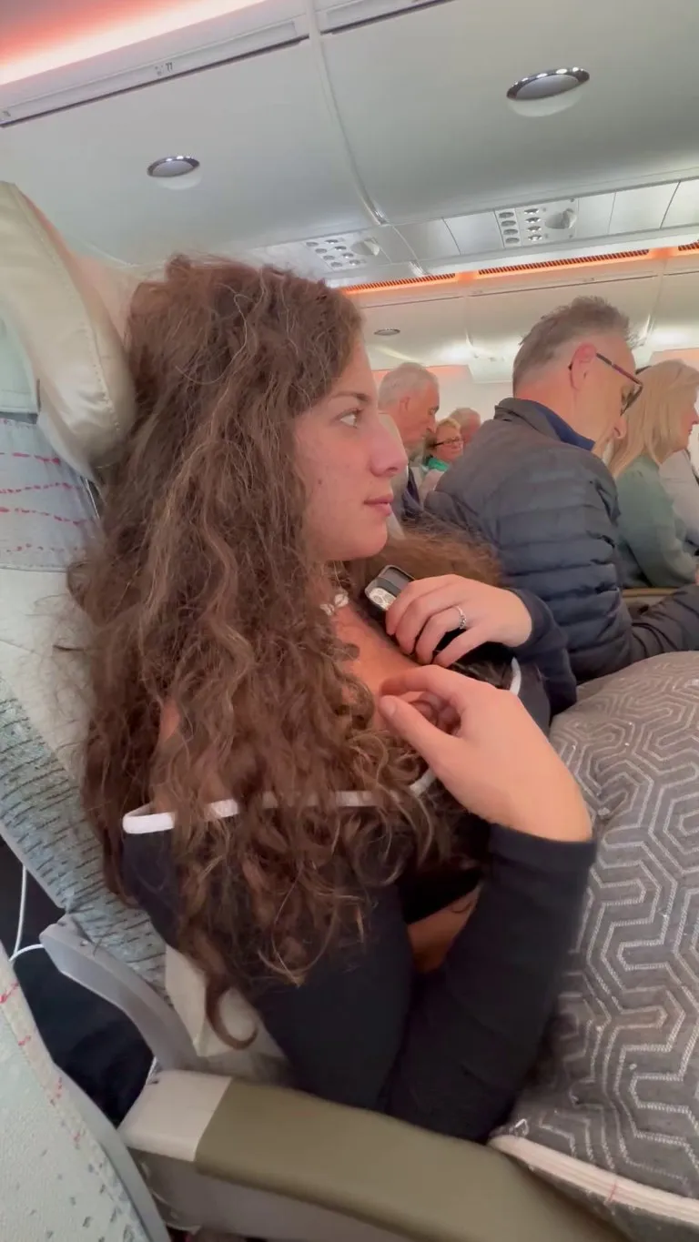 A peeka boob on the plane