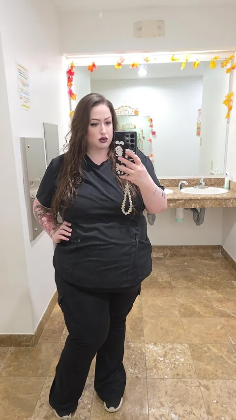 This slutty nurse really just wants to make you cum after your appointment 🥵🤤