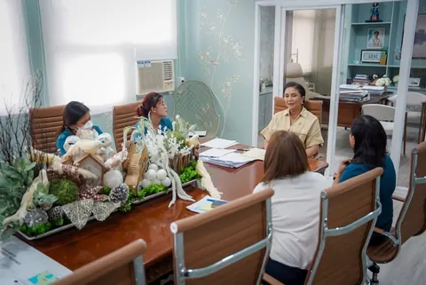 Ang Ganda ng Opisina ni Mayora. It’s Giving Bridgerton.