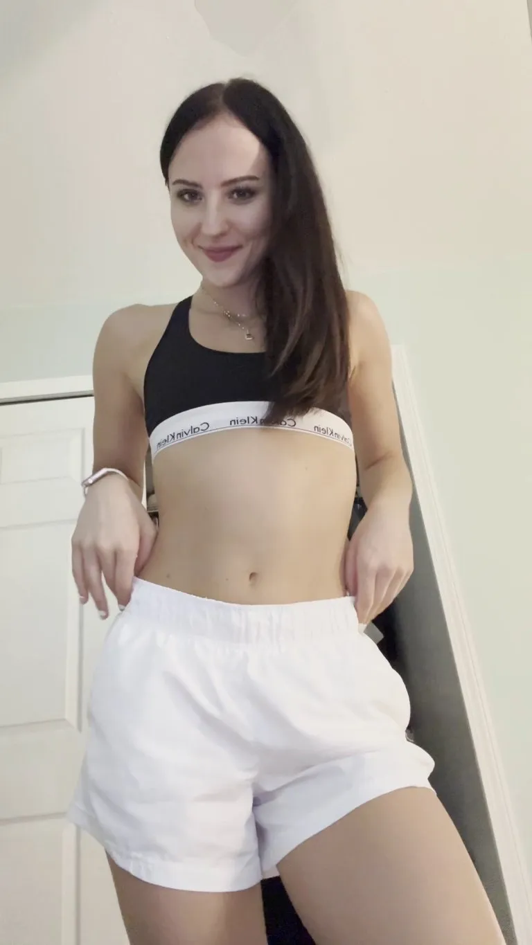 Stripping off my gym fit and i dont wear panties