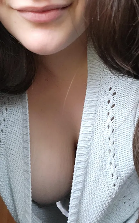 It's no bra sweater weather and I'm loving it