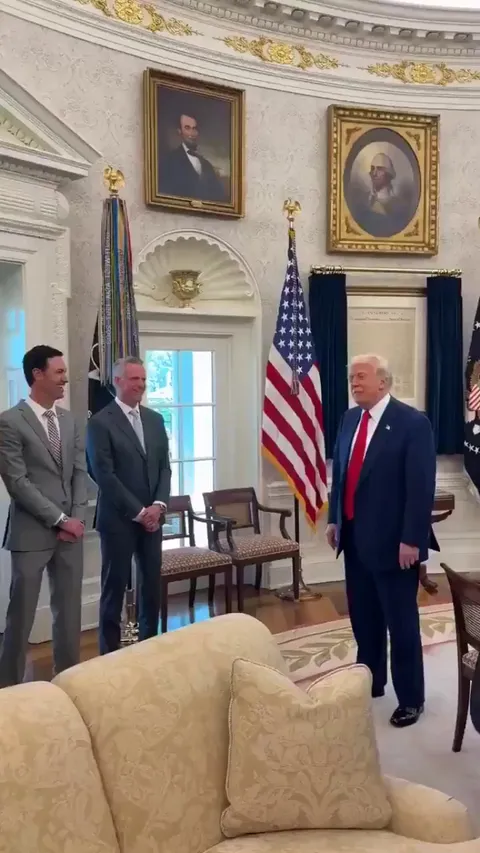 This was after market close yesterday: “He made 2.5 billion today and he made $900 million. That’s not bad.”