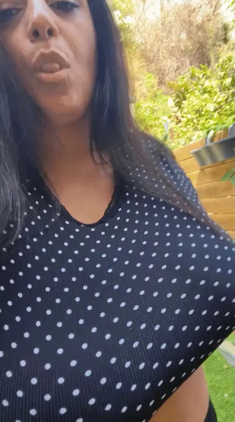 my neighbor caught me doing a flashtits in the garden😅