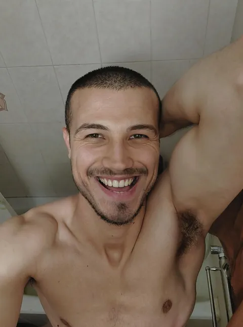 Ukrainian dick of a guy living in Kyiv 🇺🇦 As long as there is electricity in the evening, I took these photos!