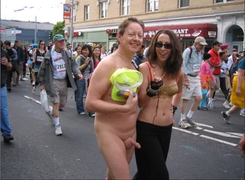 More public erection CFNM fun - blasts from the past at Bay to Breakers