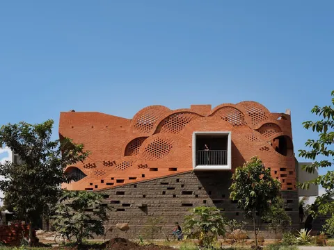 Gadi House by PMA Madhushala in the suburbs of Pune, India