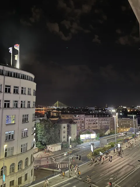 People (still) gathering at 2am in Belgrade, don’t plan on stopping with blocking the cities all over Serbia