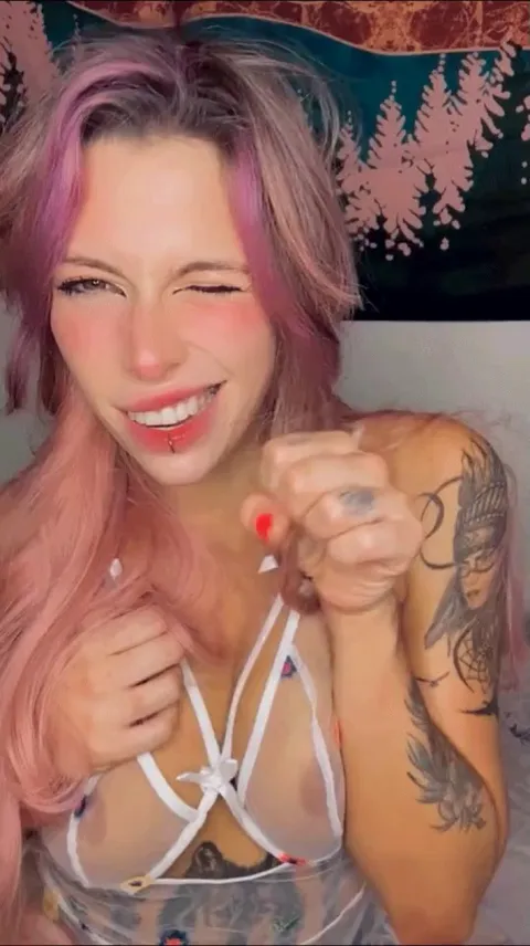 is daddy proud o f his 20 y/o girl? UwU