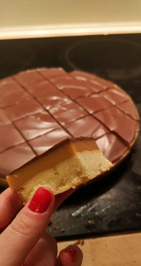 [homemade] Millionaires shortbread
