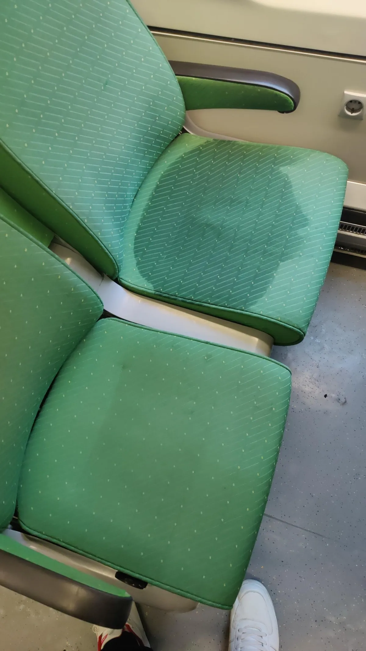 Previous passenger left an imprint on my seat...