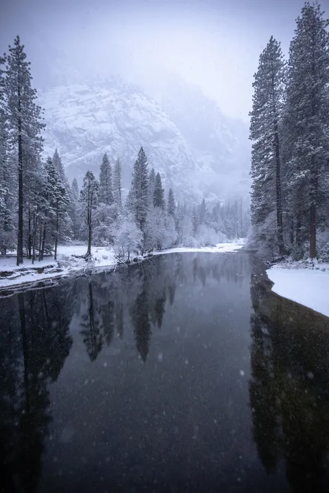 Cold, soaked, &amp; stoked, Yosemite Valley mid snowstorm [OC][3648×5472]
