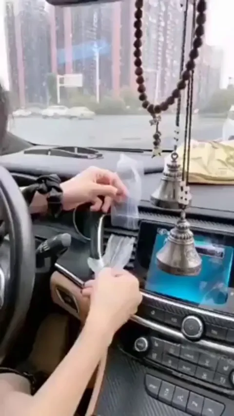 No dash mount for the phone? Here you go