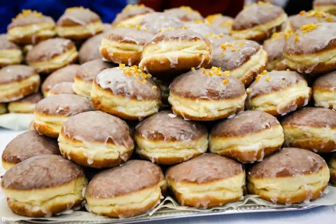Today is Fat Thursday, so grab yourself a pączek and join 500 years old Polish tradition of eating them on this holiday.