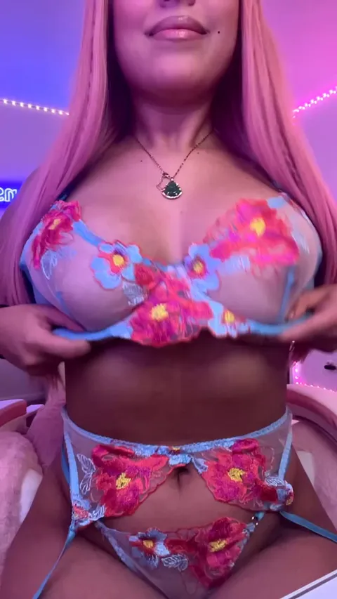 Latin goth girl tittydrop! [Reveal]