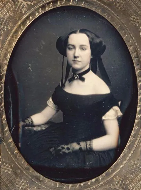 The many unique hairstyles of women during the Victorian era (1870s-1900s)