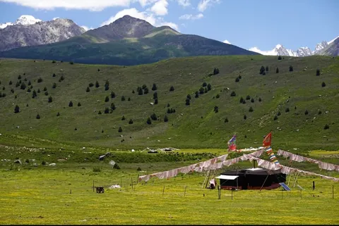 Visited a Tibetan monastery located in a secluded Sichuan valley