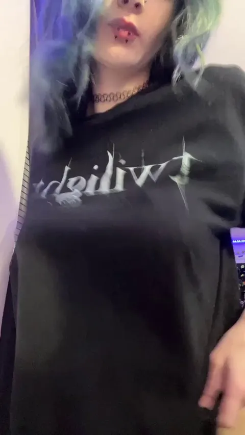 don't forget goth girls need creampies too