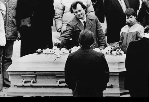 Bill Murray, Dan Ackroyd and friends at John Belushi’s funeral in 1982.