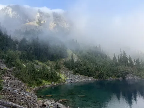 Early morning clouds clearing in Alpine Lakes Wilderness, WA (OC) 4032x3024