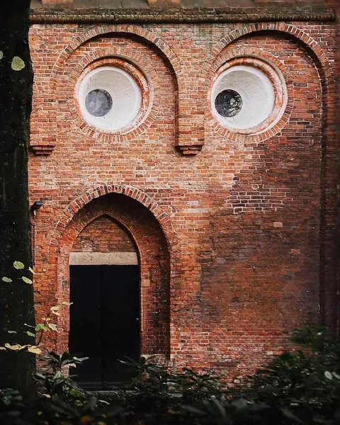 Structures that look like faces