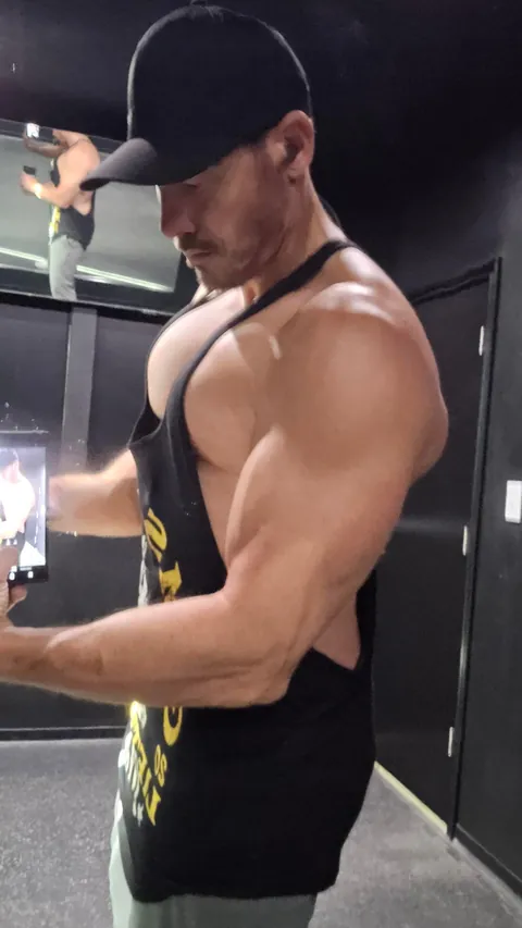 (51) bi finished the workout... shower... ready to go