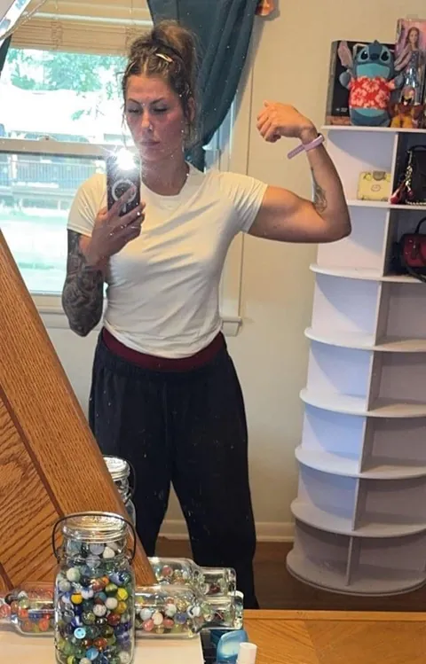 Born in 1999, 1 kid... Am I still hot? 🫣➡️ F26