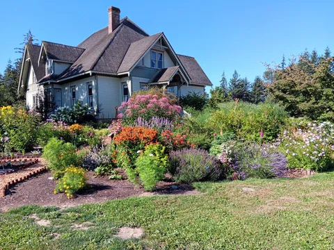 A house with a great garden at a park near us