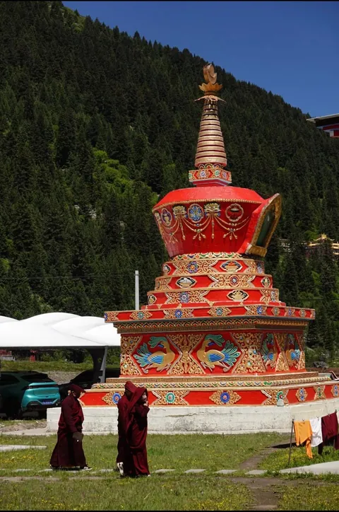 Visited a Tibetan monastery located in a secluded Sichuan valley