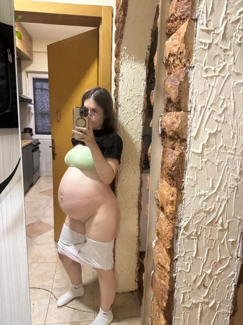 No matter the angle… this belly’s stealing the spotlight.