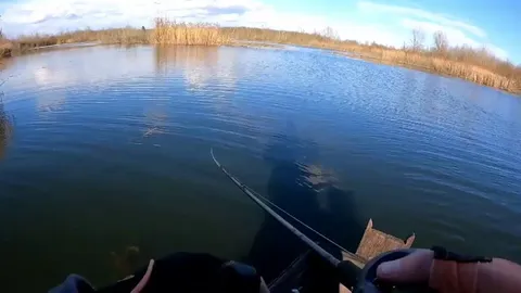 6,4 Earthquake in Croatia captured by a fisherman on a lake