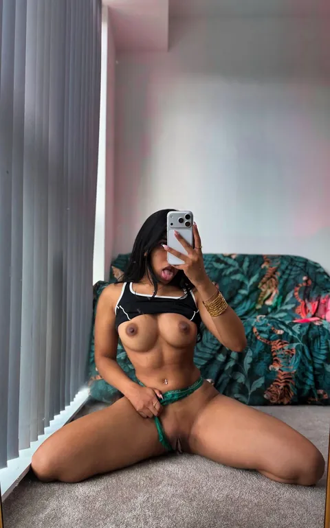 Come test my flexibility after a Pilates class 🤸🏽‍♀️