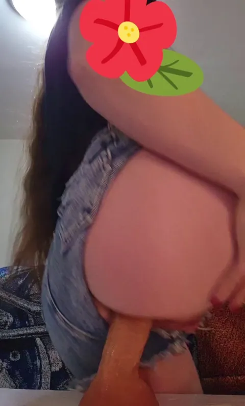 Would be a lot easier if I had an extra hand to spread me wide... 🫣👀