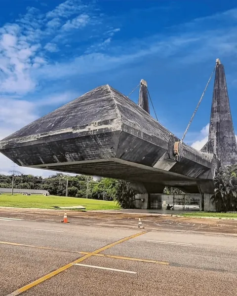 Administrative complex, Bahia, Brazil. Architect João Filgueiras Lima, 1975.
