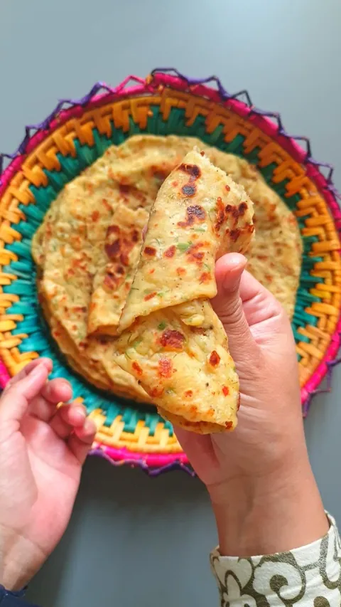 [Homemade] Cheesy Potato Flatbreads – Soft, buttery, and loaded with fresh herbs
