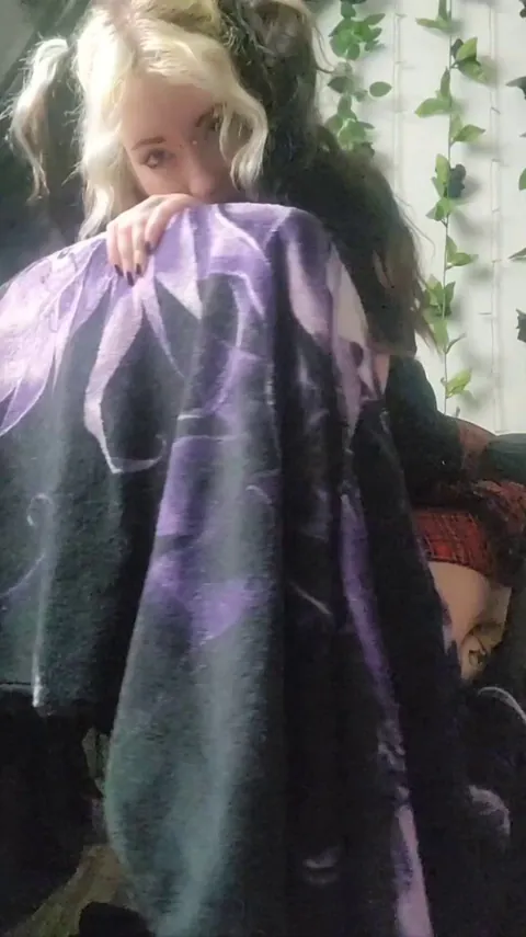 Err, hi. Just wanted to show you my asshole 👉🏻👈🏻