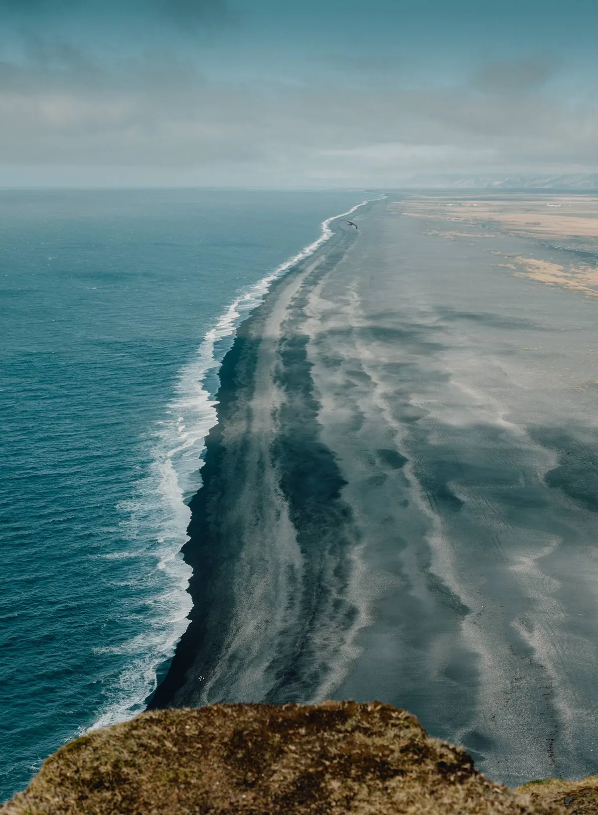 Icelandic coast line, and black sand [OC] [1350x1840]