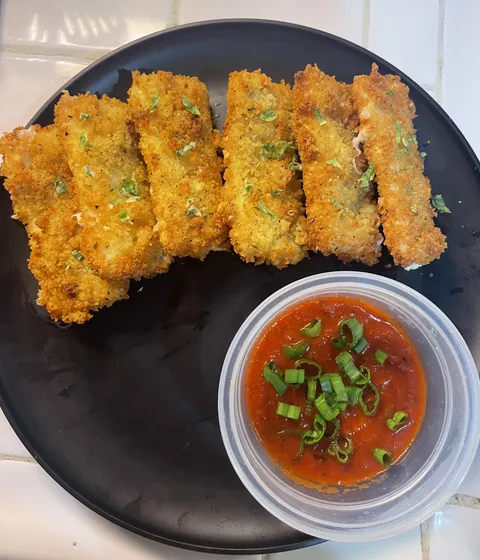 [homemade] Mozzarella sticks with marinara