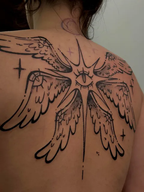 i’ve always wanted to tattoo a seraphim on someone :) - done in São Paulo but I’m based in Barcelona/Berlin -Laura Arroz
