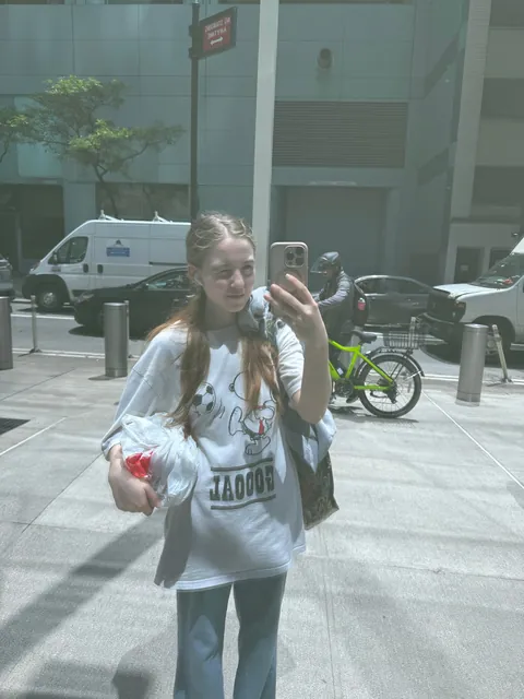 lets try this again 🫣 22F  (crazy vegan cat lady, polyamorous)