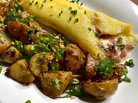 [Homemade] omelette and home fries
