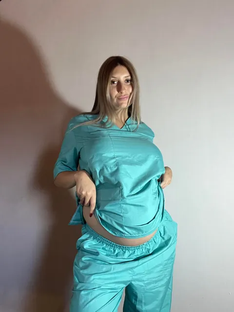 I'm a pregnant mom which means creampies everyday is a must